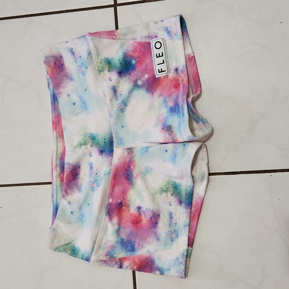 FLEO - Picture 1 of 2